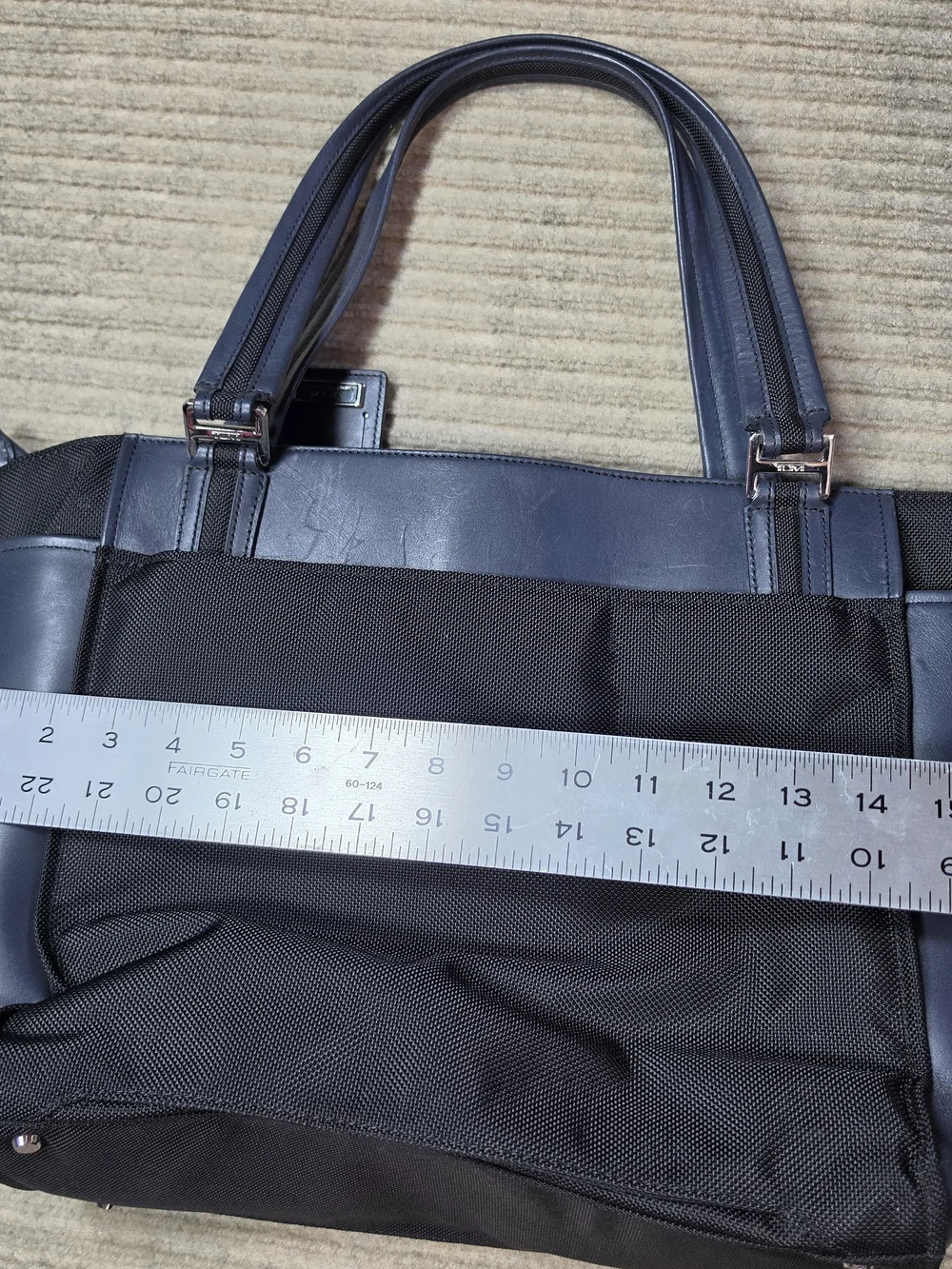 Tumi Jarvis Tote 22508DNY. Japan Exclusive. Rare Model. Navy Leather/Blk Ballist